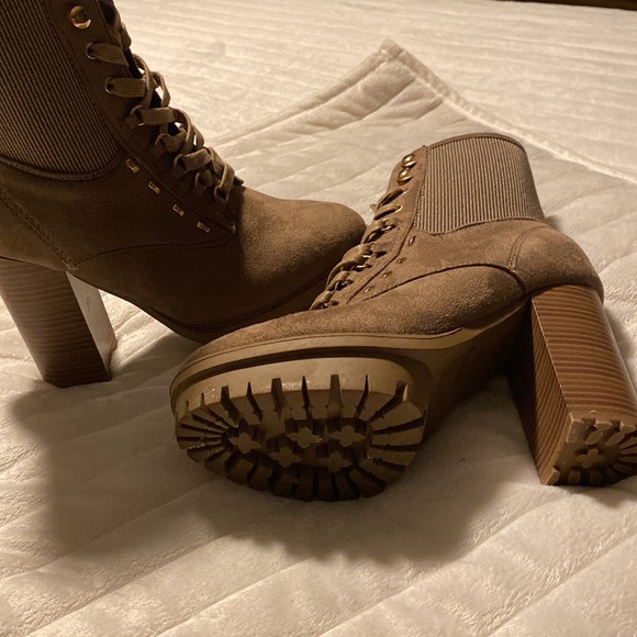 Wild Diva - Picture 2 of 2